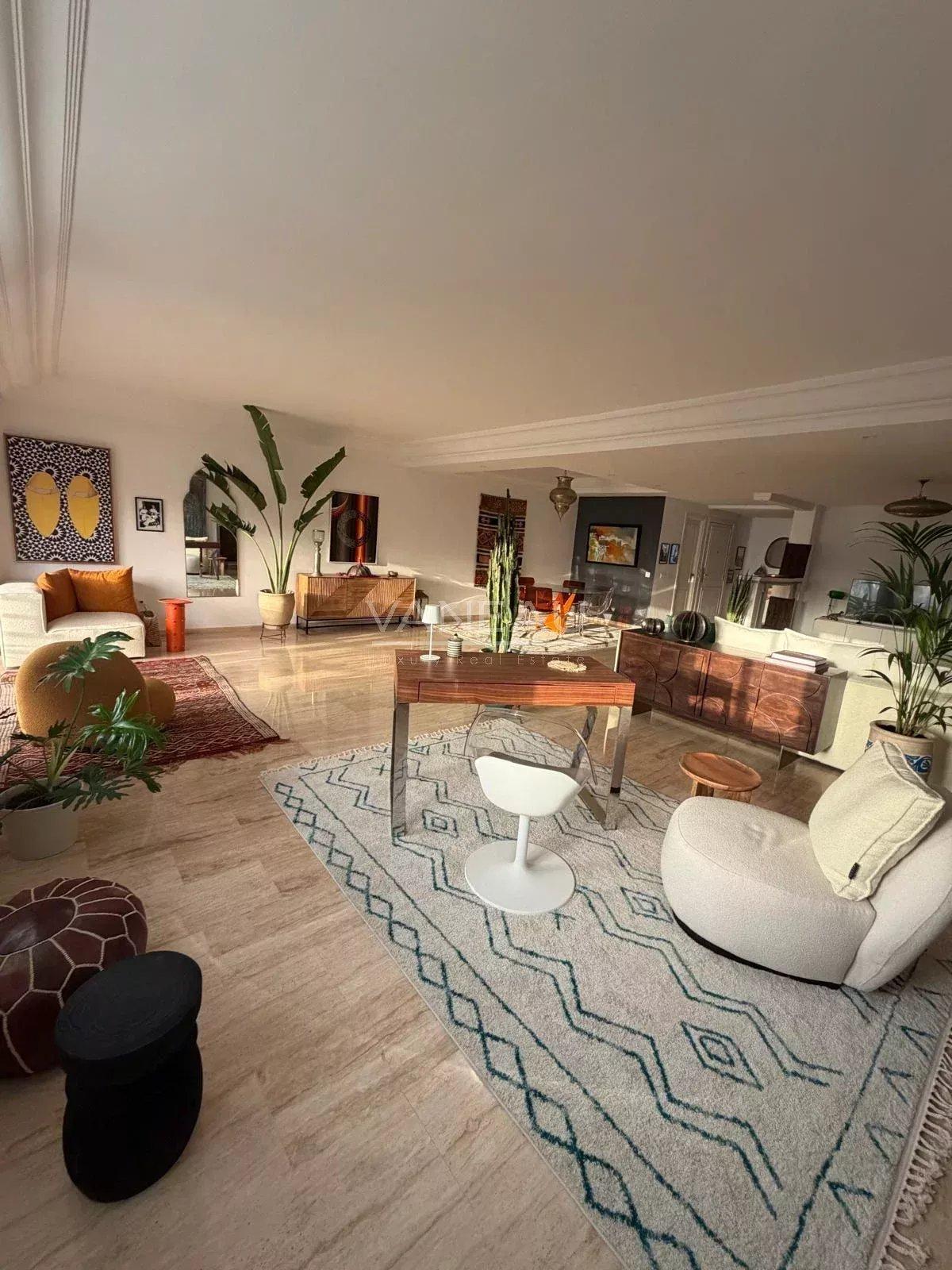 Appartement meublé avec grande terrasse à louer