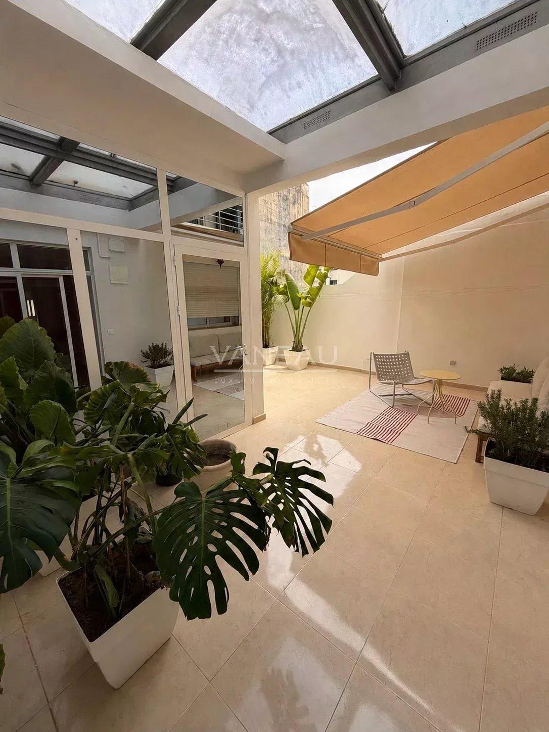 Appartement meublé avec grande terrasse à louer