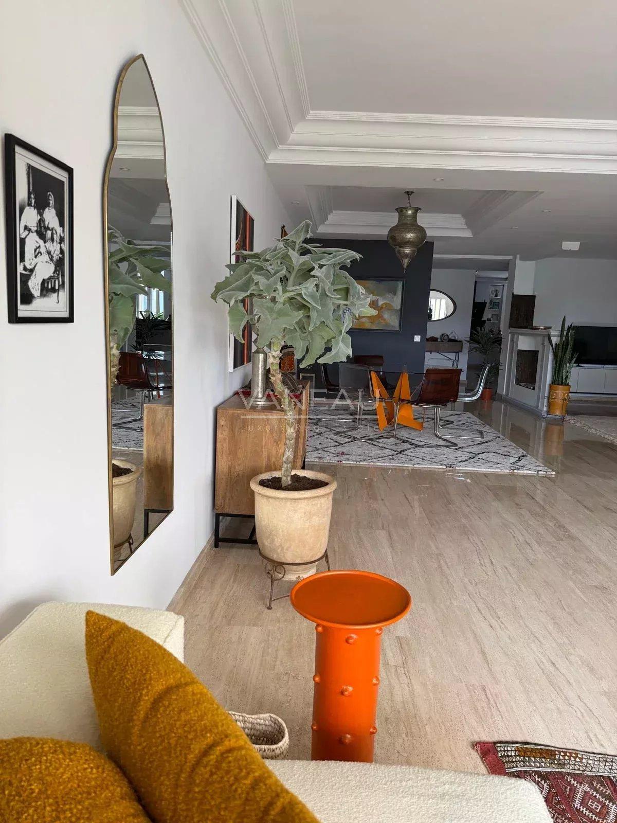 Appartement meublé avec grande terrasse à louer