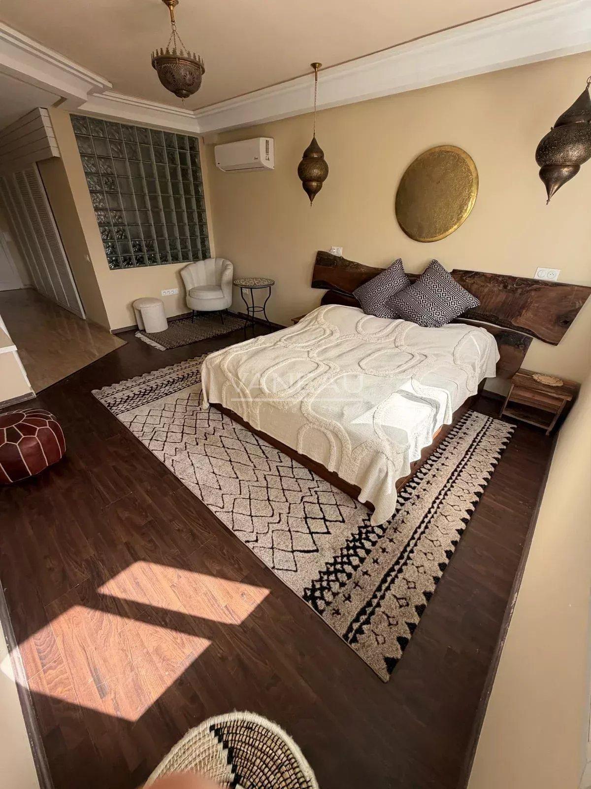 Appartement meublé avec grande terrasse à louer