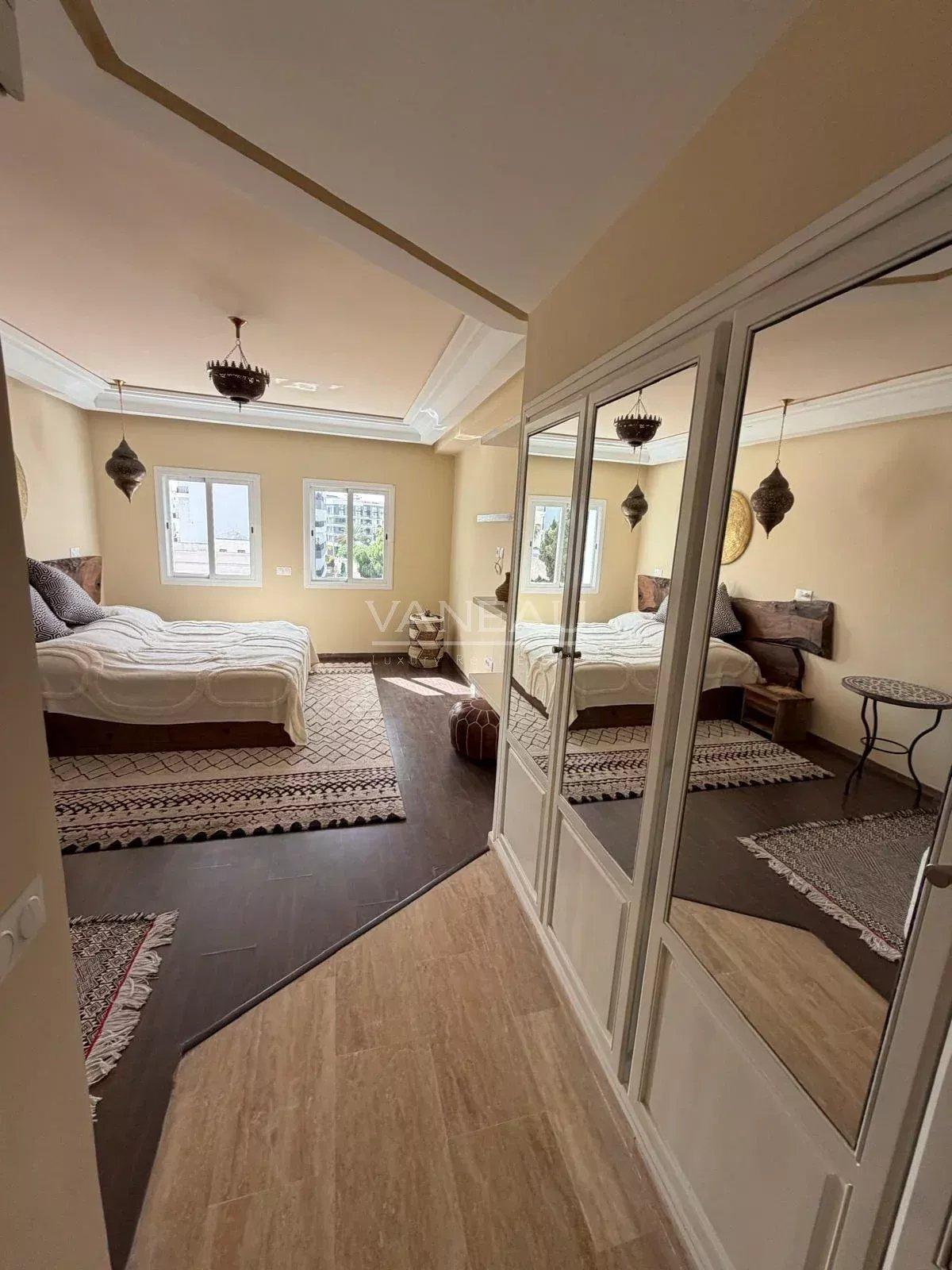 Appartement meublé avec grande terrasse à louer
