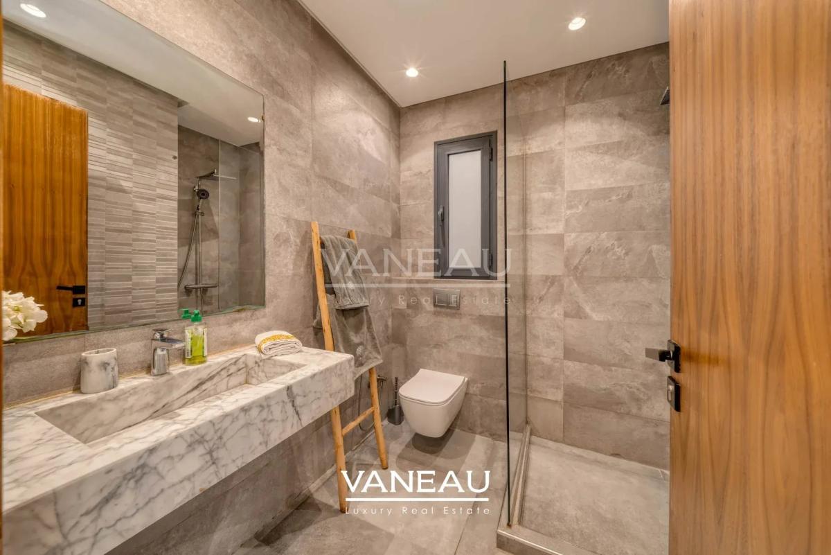 VILLA 4 SUITES AU COEUR D'UN PRESTIGIEUX GOLF