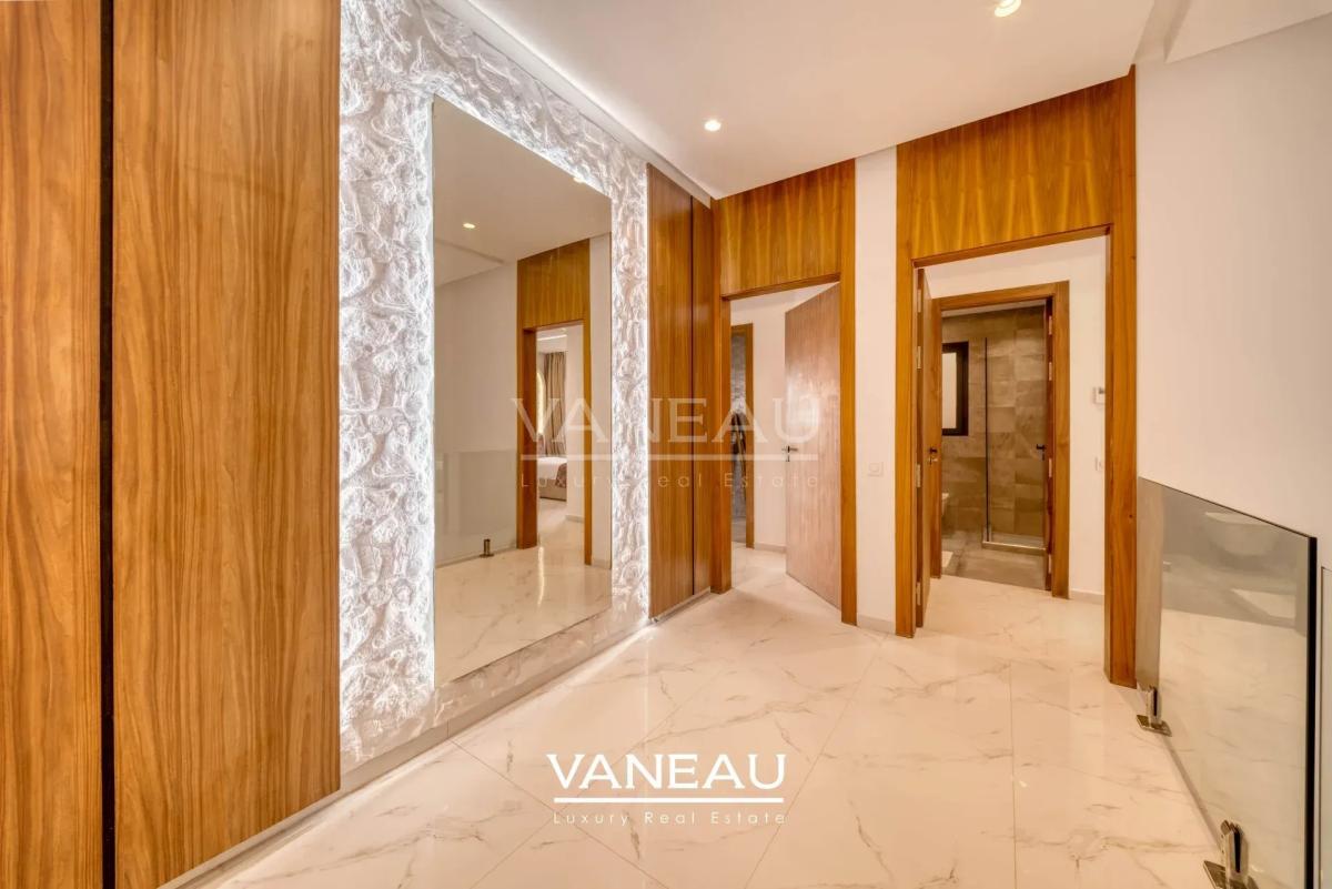 VILLA 4 SUITES AU COEUR D'UN PRESTIGIEUX GOLF