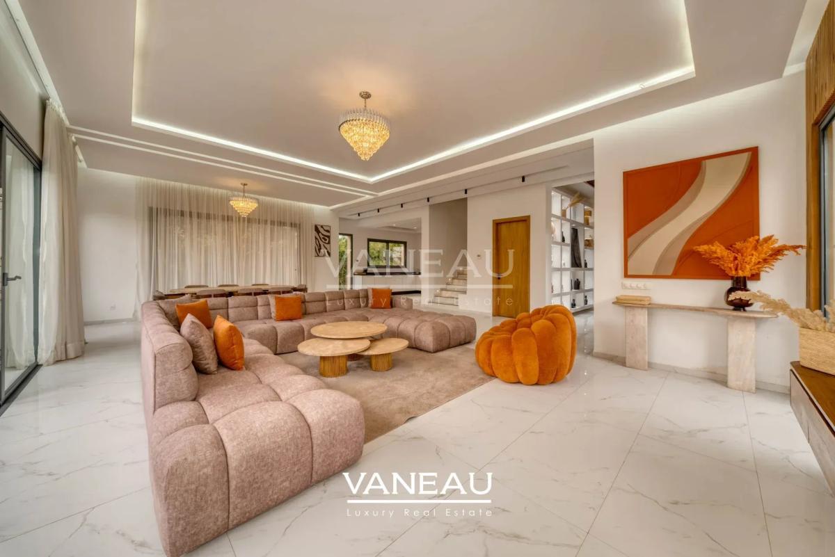VILLA 4 SUITES AU COEUR D'UN PRESTIGIEUX GOLF