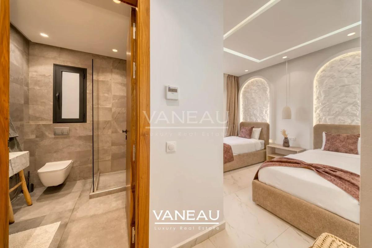 VILLA 4 SUITES AU COEUR D'UN PRESTIGIEUX GOLF