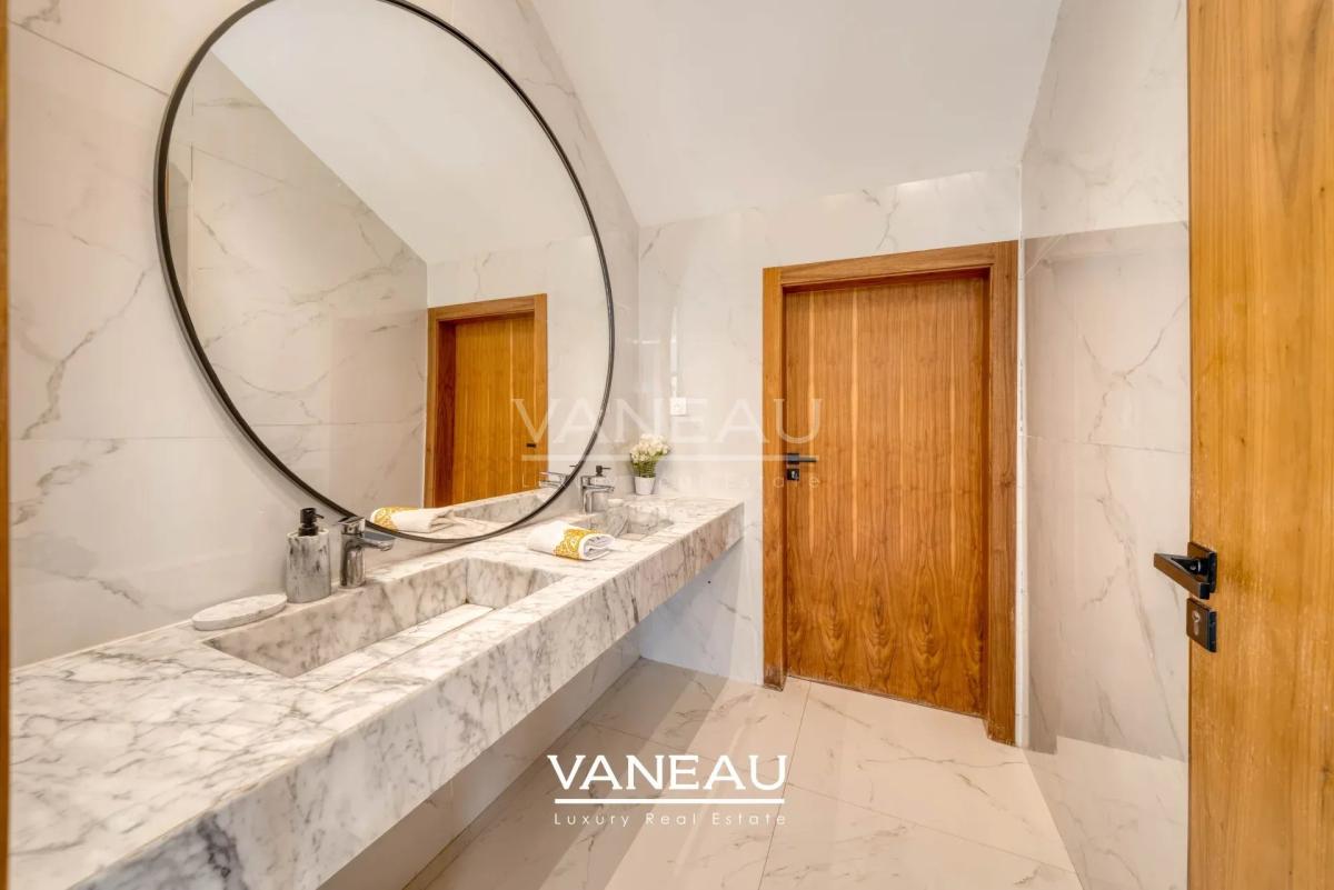 VILLA 4 SUITES AU COEUR D'UN PRESTIGIEUX GOLF