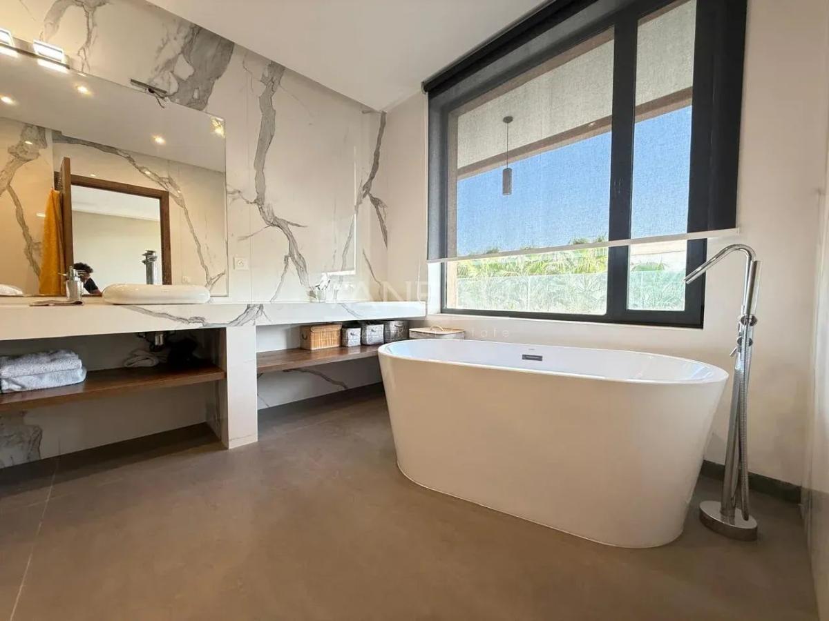 Villa Contemporaine à Vendre route d'Amismiz
