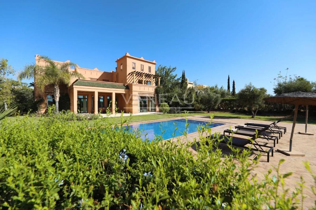 Villa Front de Golf Titrée et meublée
