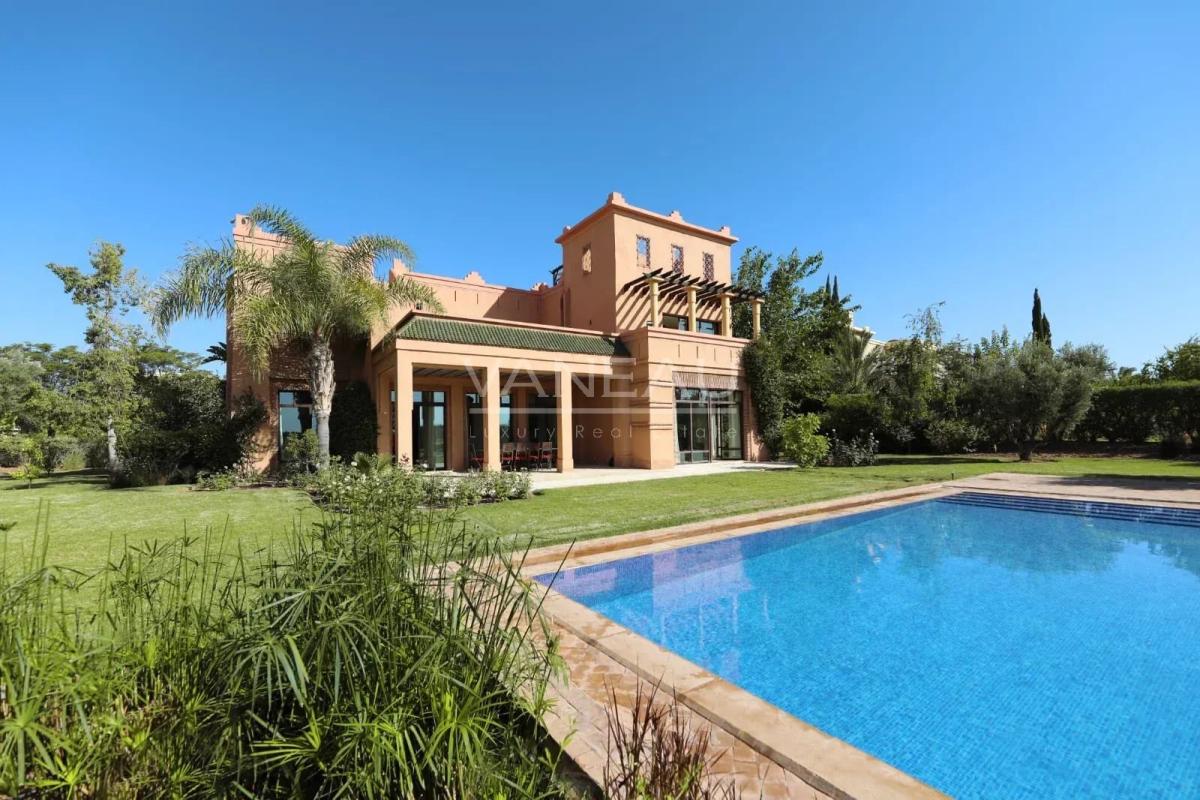 Villa Front de Golf Titrée et meublée