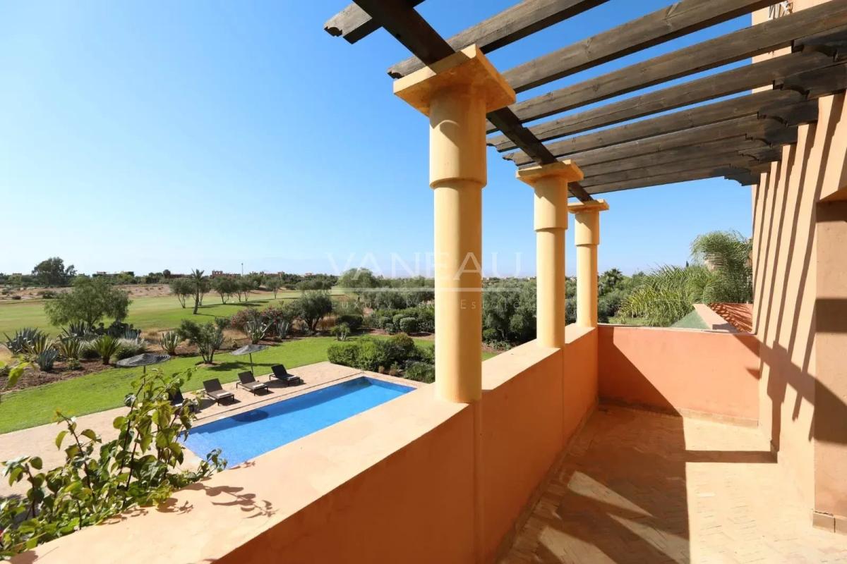 Villa Front de Golf Titrée et meublée