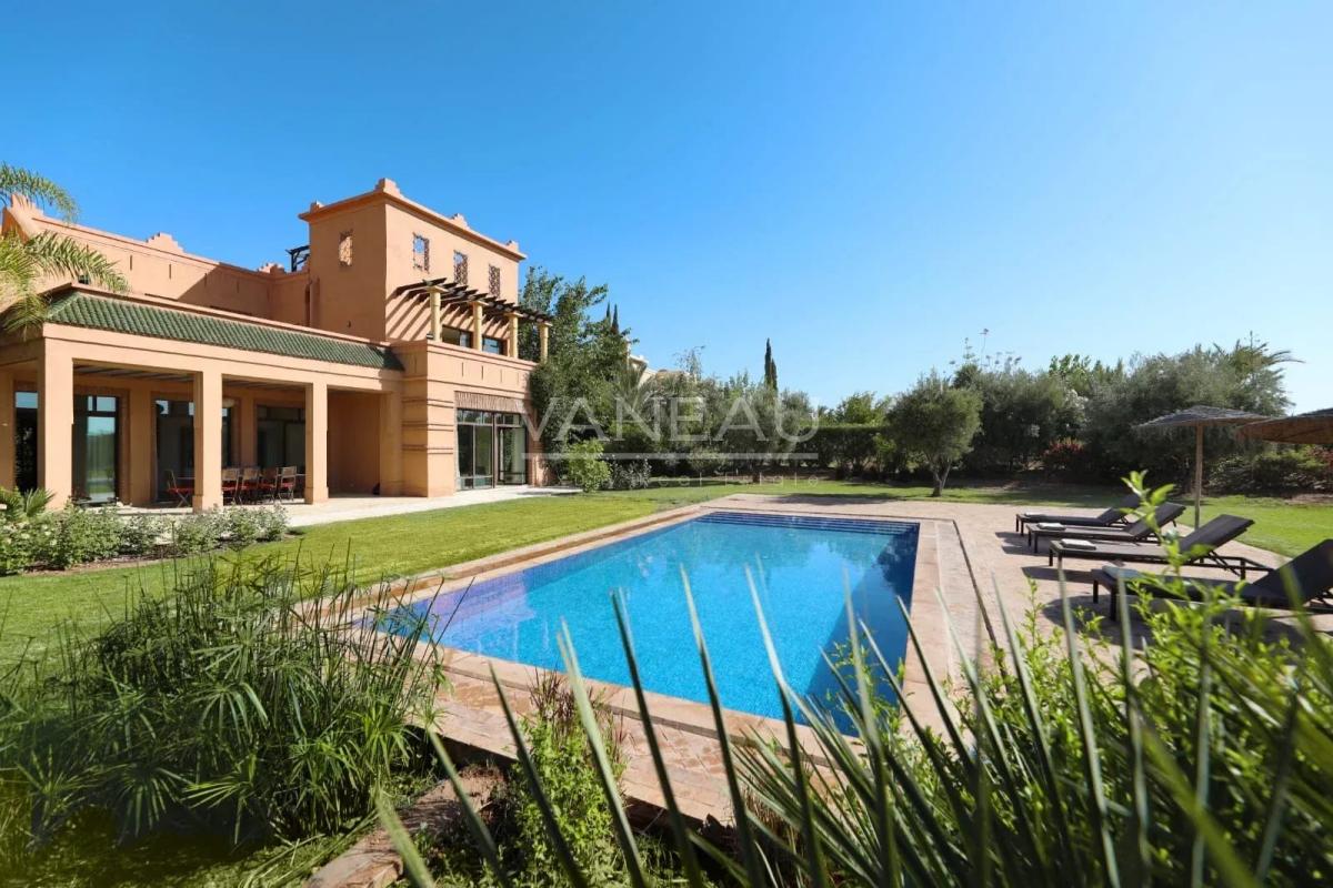 Villa Front de Golf Titrée et meublée
