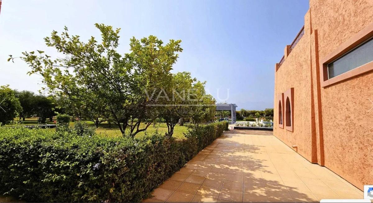 Beau Domaine a vendre avec AVNA , Sidi Abdelghiat