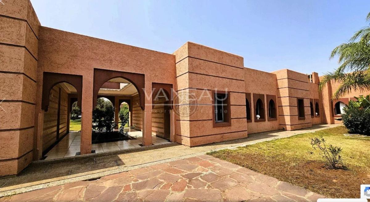 Beau Domaine a vendre avec AVNA , Sidi Abdelghiat