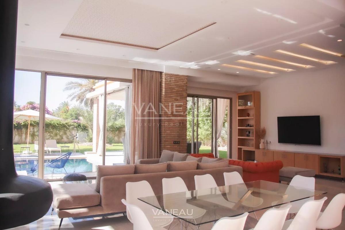 Villa contemporaine isolée collée au golf d'Amelkis