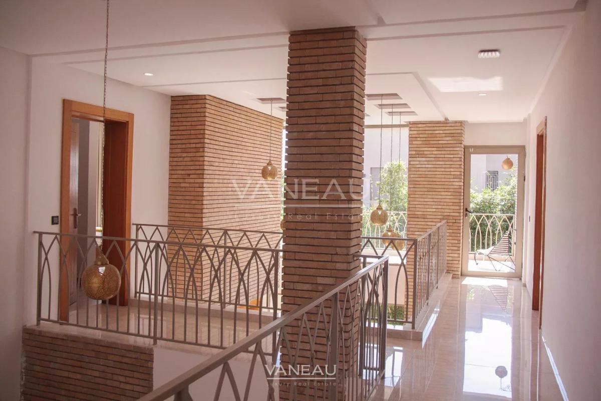 Villa contemporaine isolée collée au golf d'Amelkis