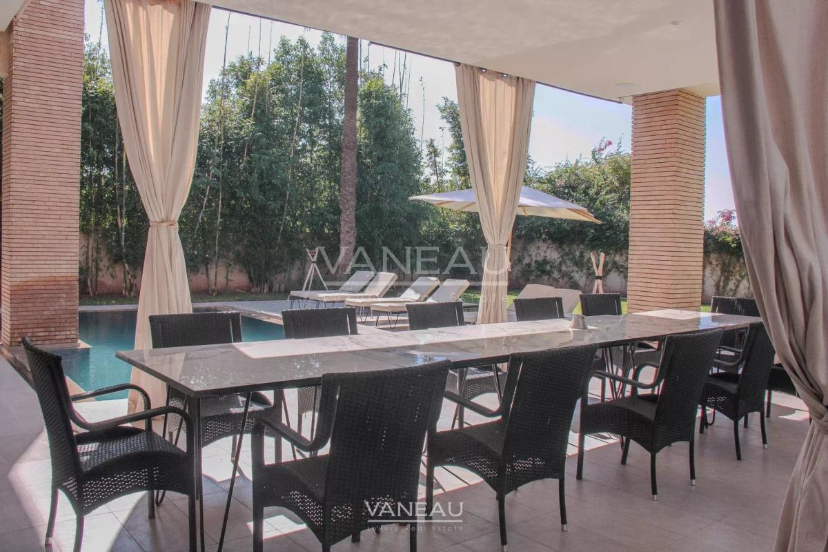 Villa contemporaine isolée collée au golf d'Amelkis