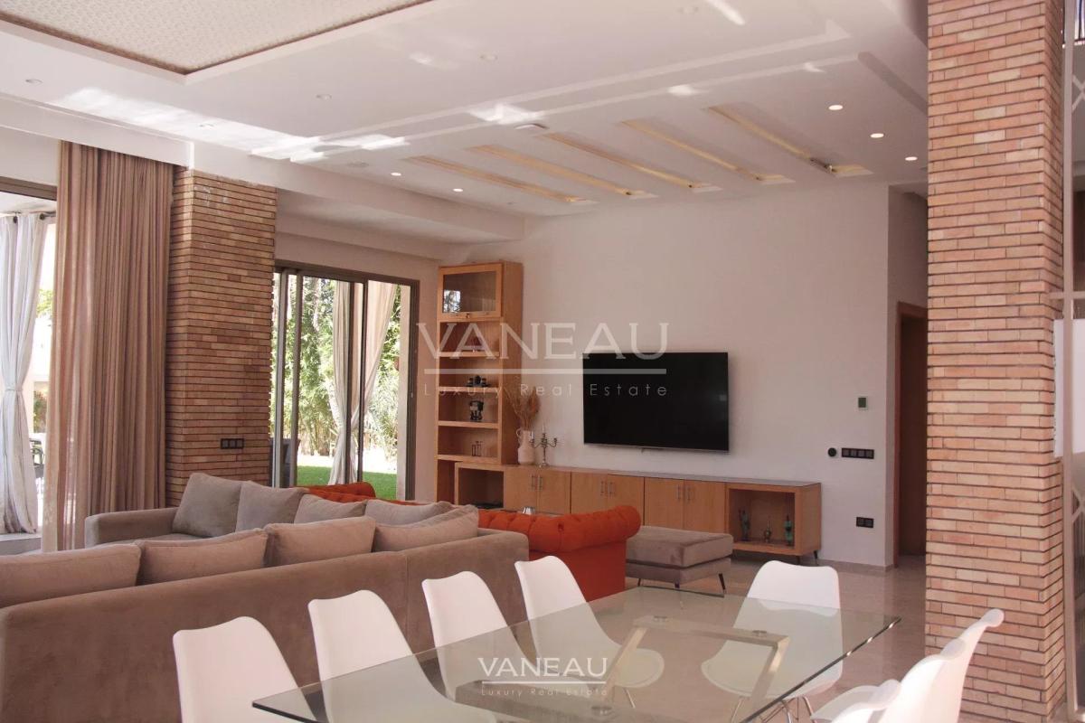 Villa contemporaine isolée collée au golf d'Amelkis