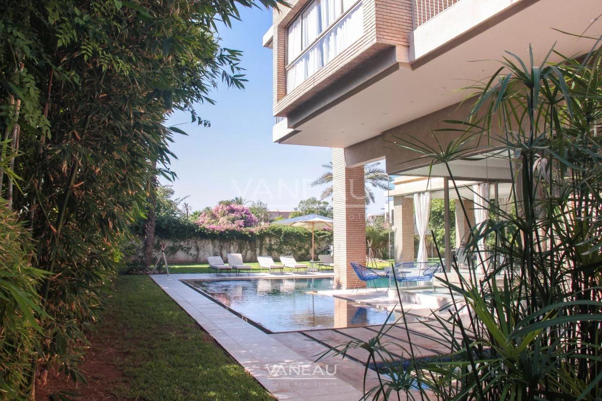 Villa contemporaine isolée collée au golf d'Amelkis