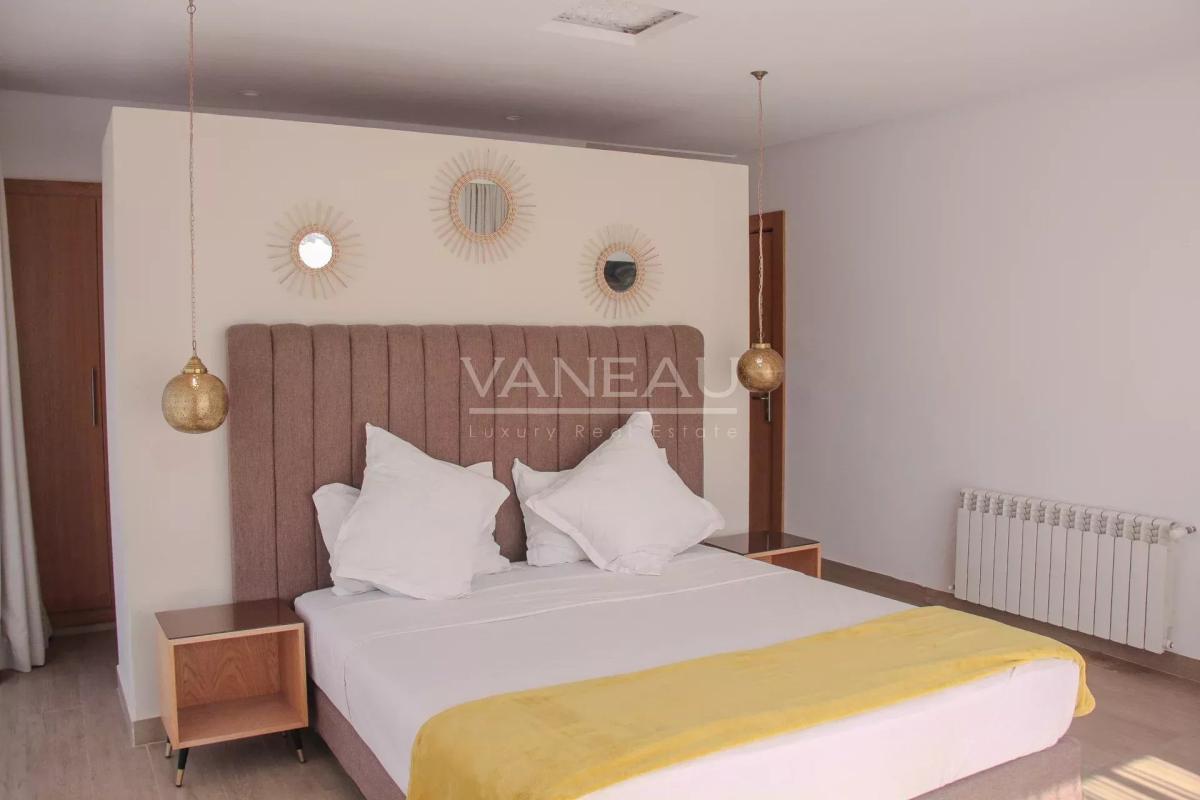 Villa contemporaine isolée collée au golf d'Amelkis
