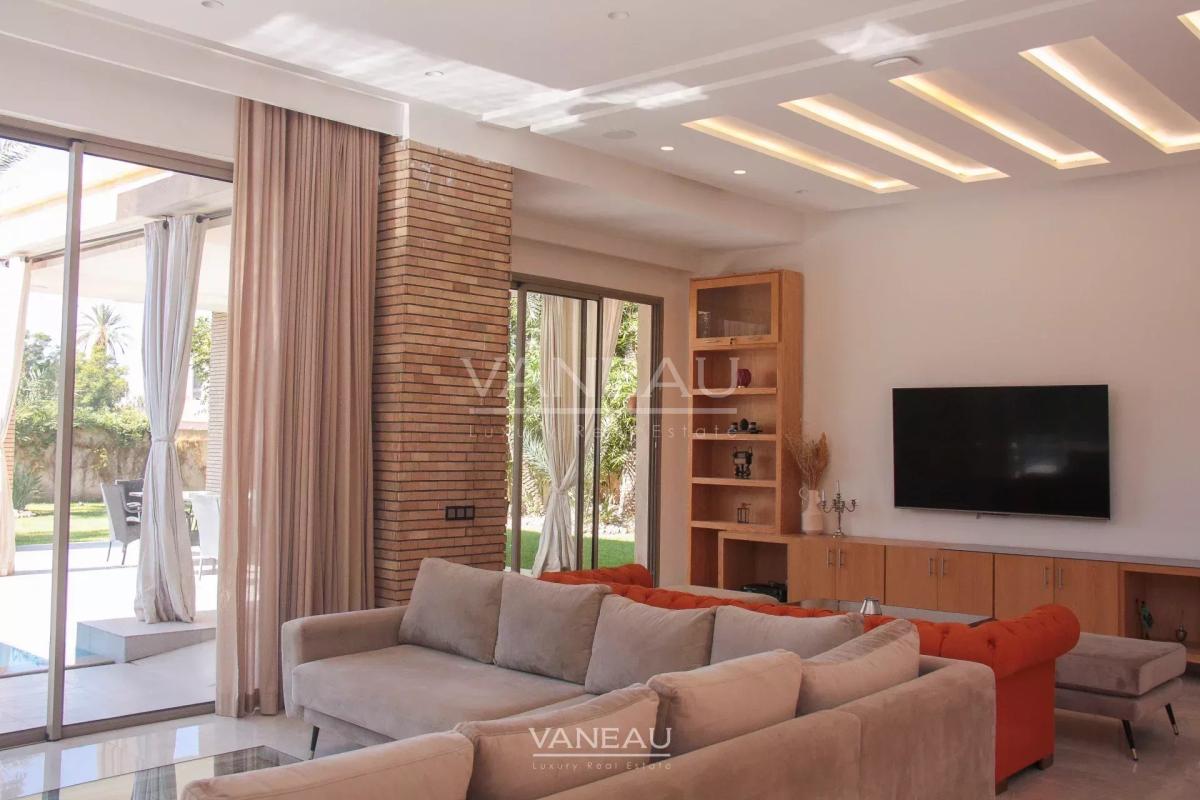 Villa contemporaine isolée collée au golf d'Amelkis