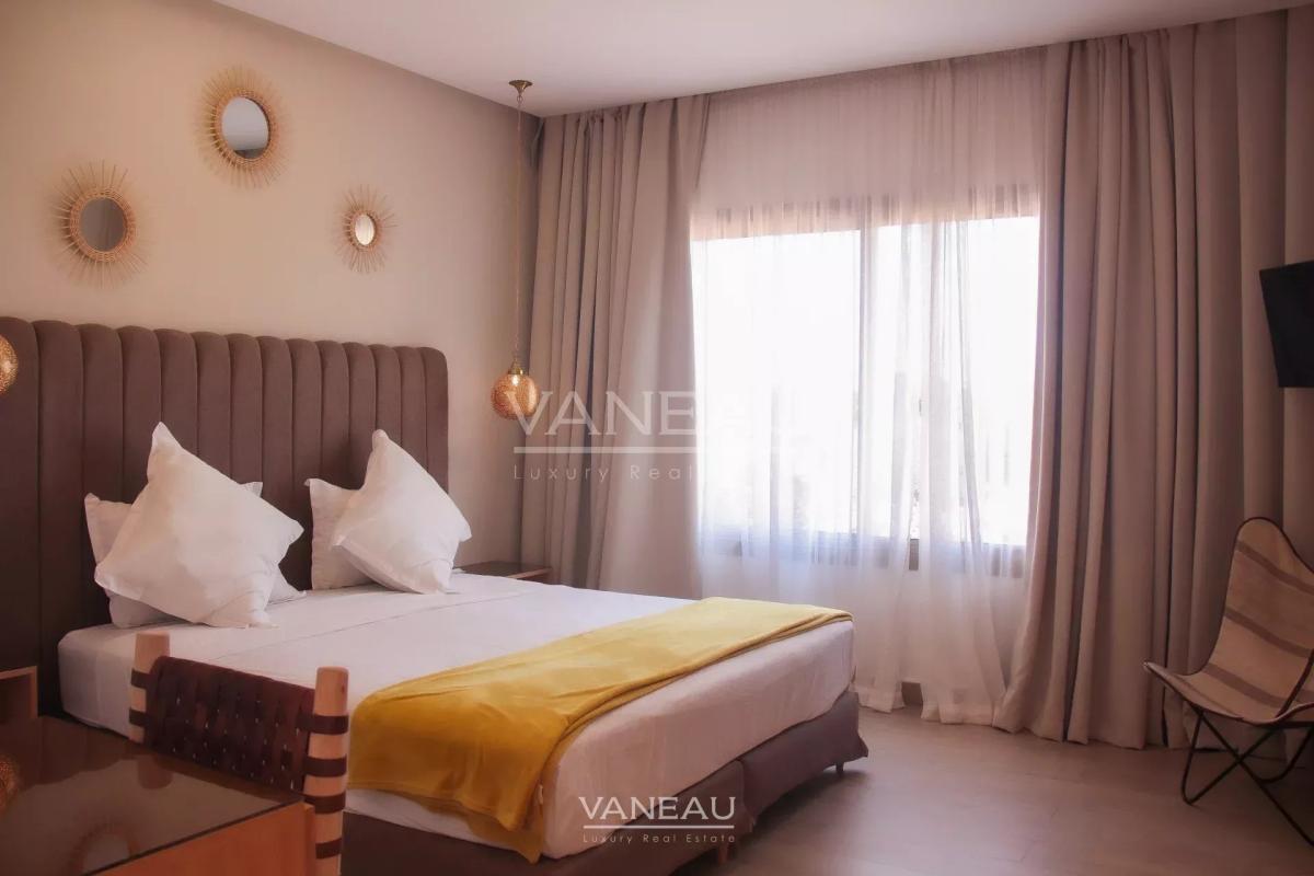 Villa contemporaine isolée collée au golf d'Amelkis