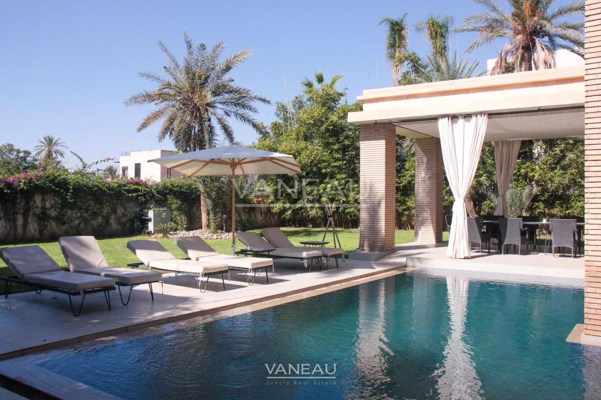 Villa contemporaine isolée collée au golf d'Amelkis