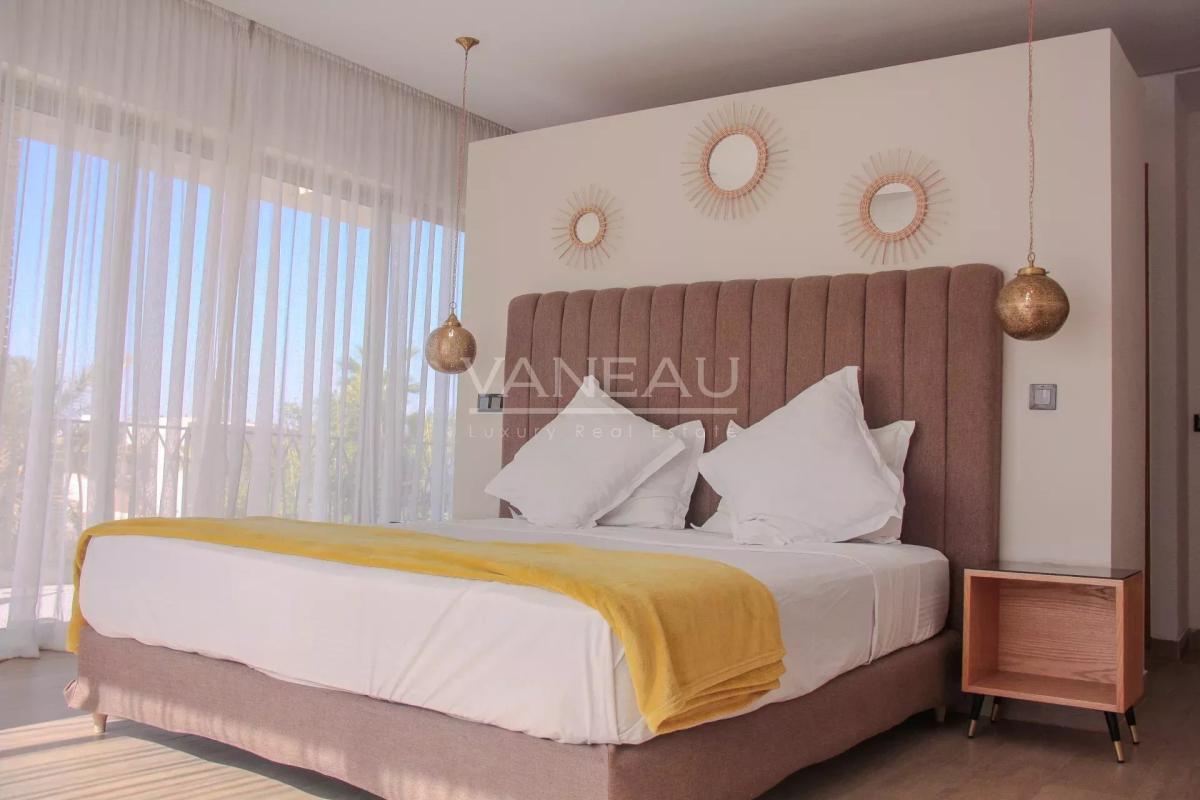 Villa contemporaine isolée collée au golf d'Amelkis