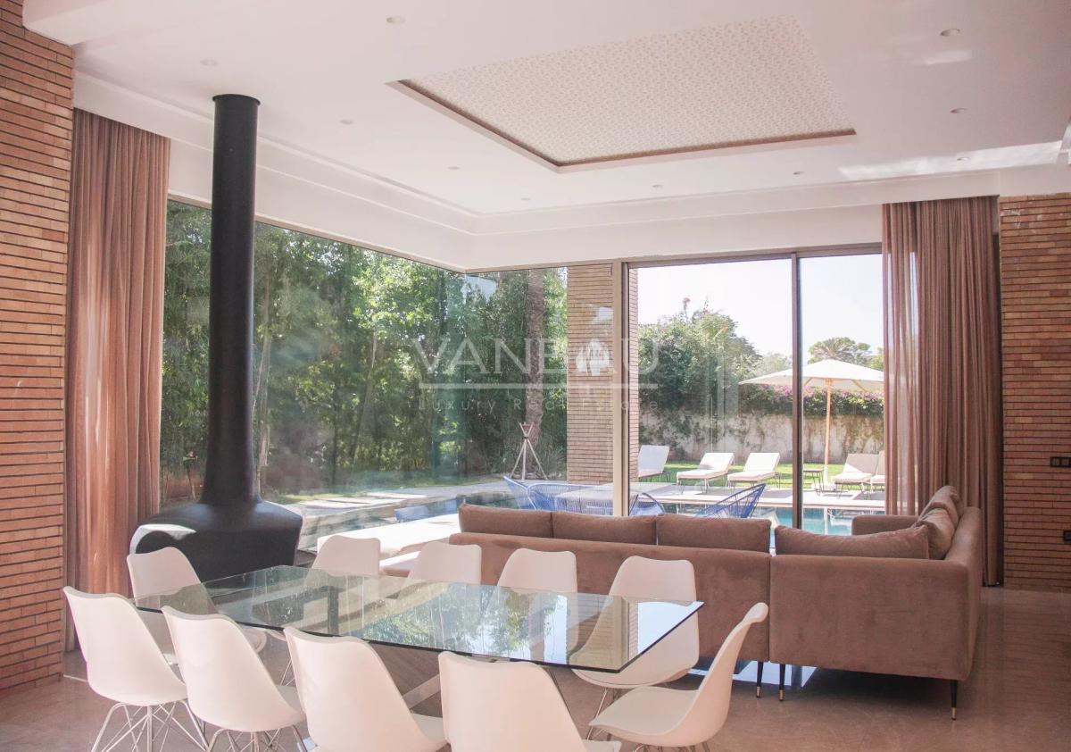 Villa contemporaine isolée collée au golf d'Amelkis