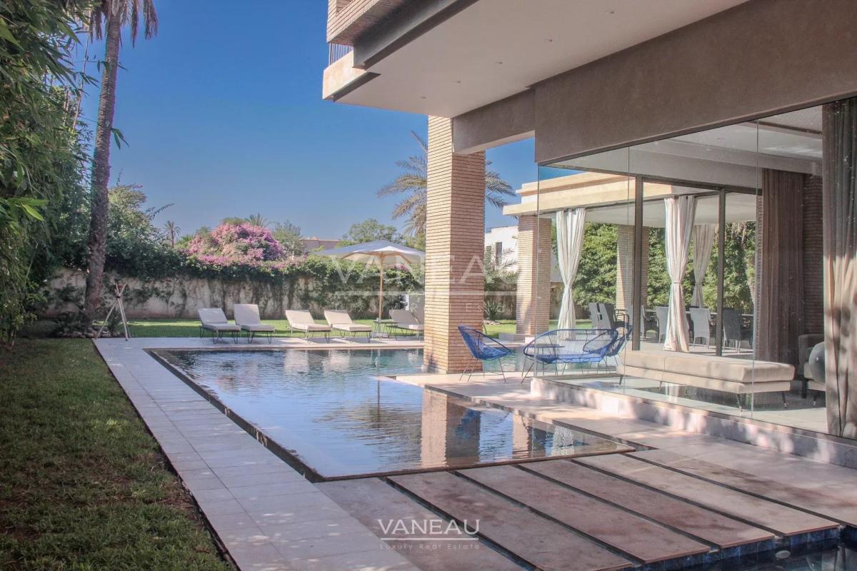Villa contemporaine isolée collée au golf d'Amelkis