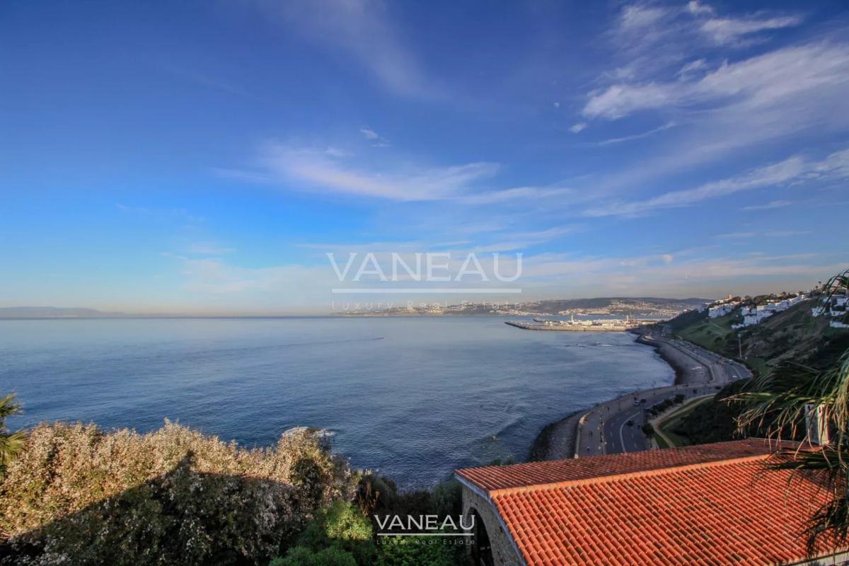 SOMPTUEUSE PROPRIÉTÉ DOMINANT LA MER À VENDRE SUR TANGER