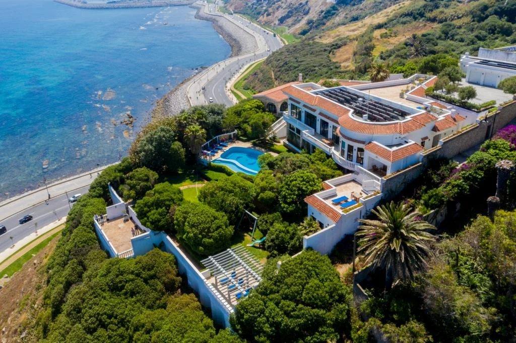 SOMPTUEUSE PROPRIÉTÉ DOMINANT LA MER À VENDRE SUR TANGER