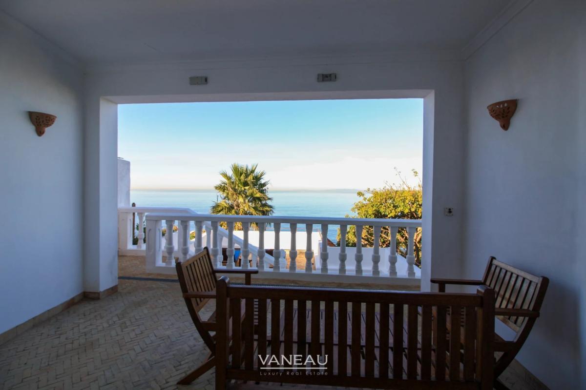 SOMPTUEUSE PROPRIÉTÉ DOMINANT LA MER À VENDRE SUR TANGER