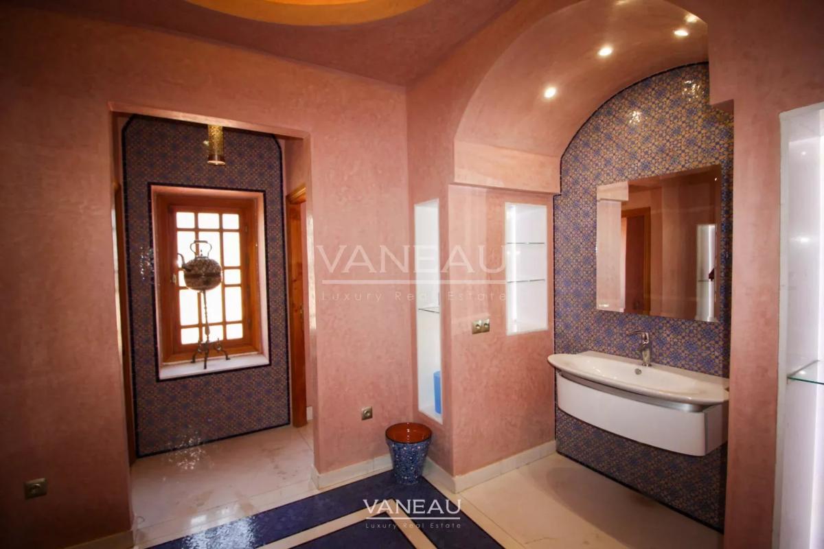BELLE DEMEURE À MARRAKECH À VENDRE AUX ALLURES D'UN PALAIS DES M