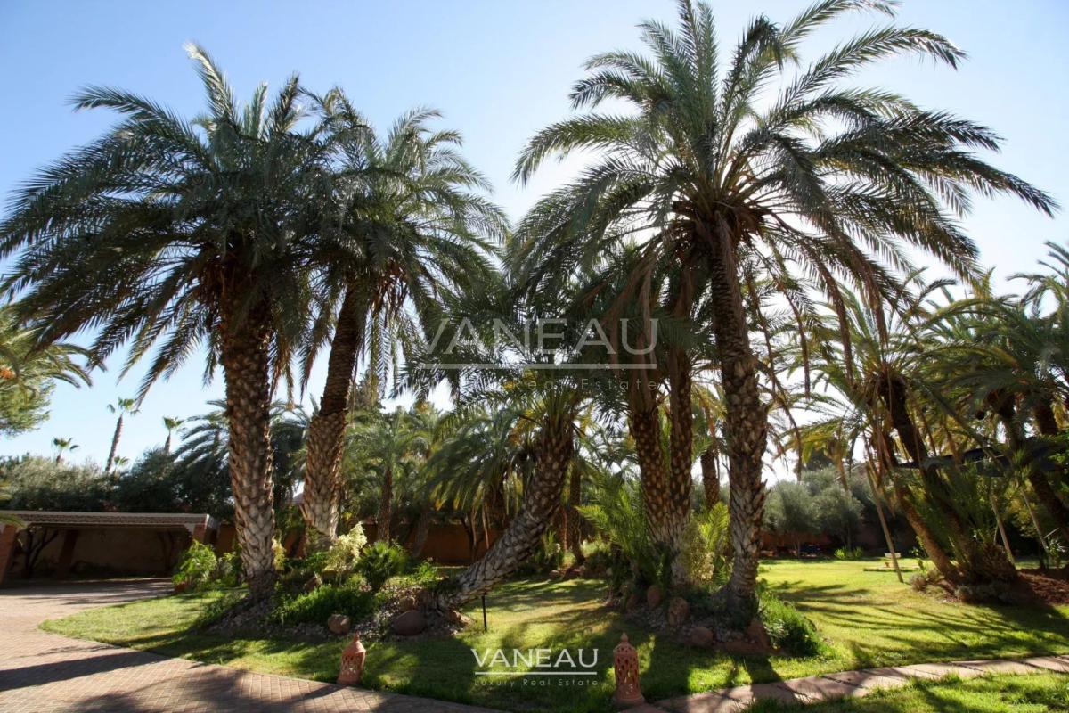 VILLA ARABO-ANDALOUS À VENDRE DANS LA PALMERAIE DE MARRAKECH
