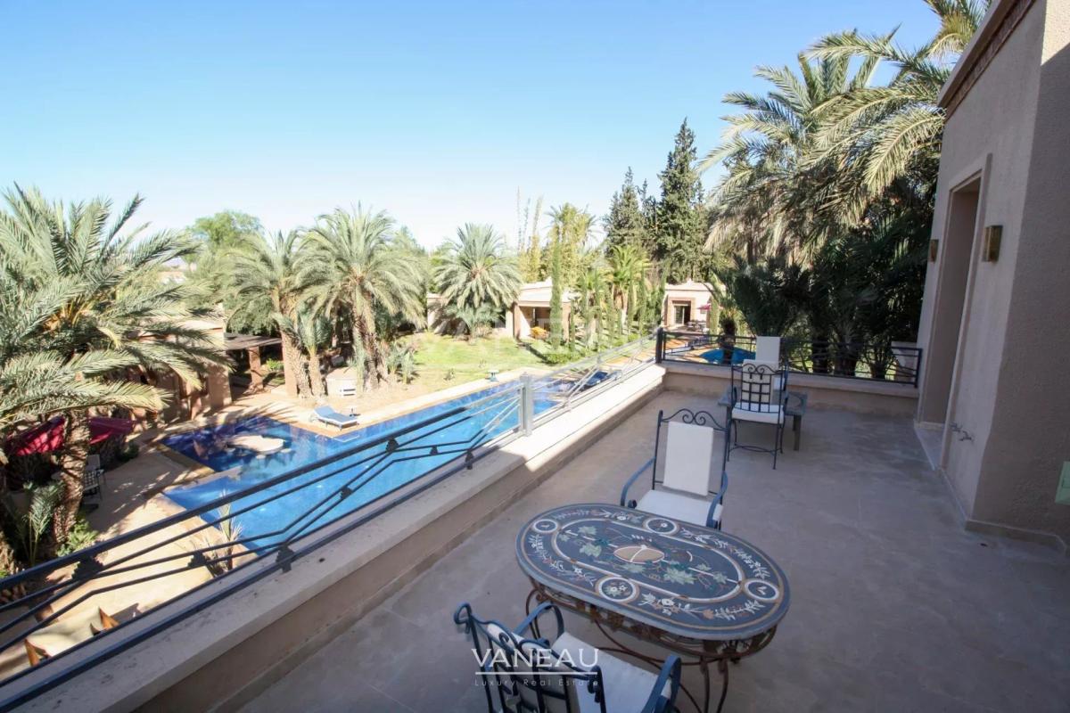 VILLA ARABO-ANDALOUS À VENDRE DANS LA PALMERAIE DE MARRAKECH