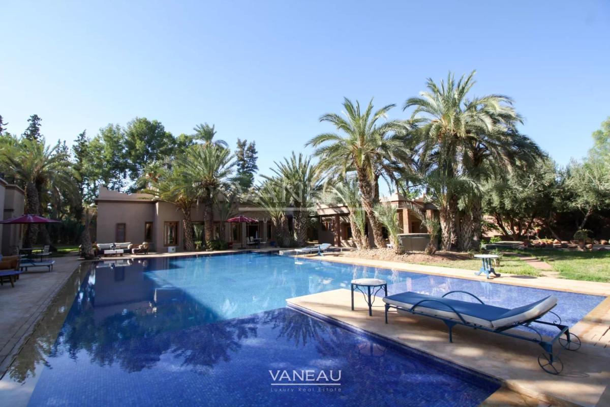 VILLA ARABO-ANDALOUS À VENDRE DANS LA PALMERAIE DE MARRAKECH
