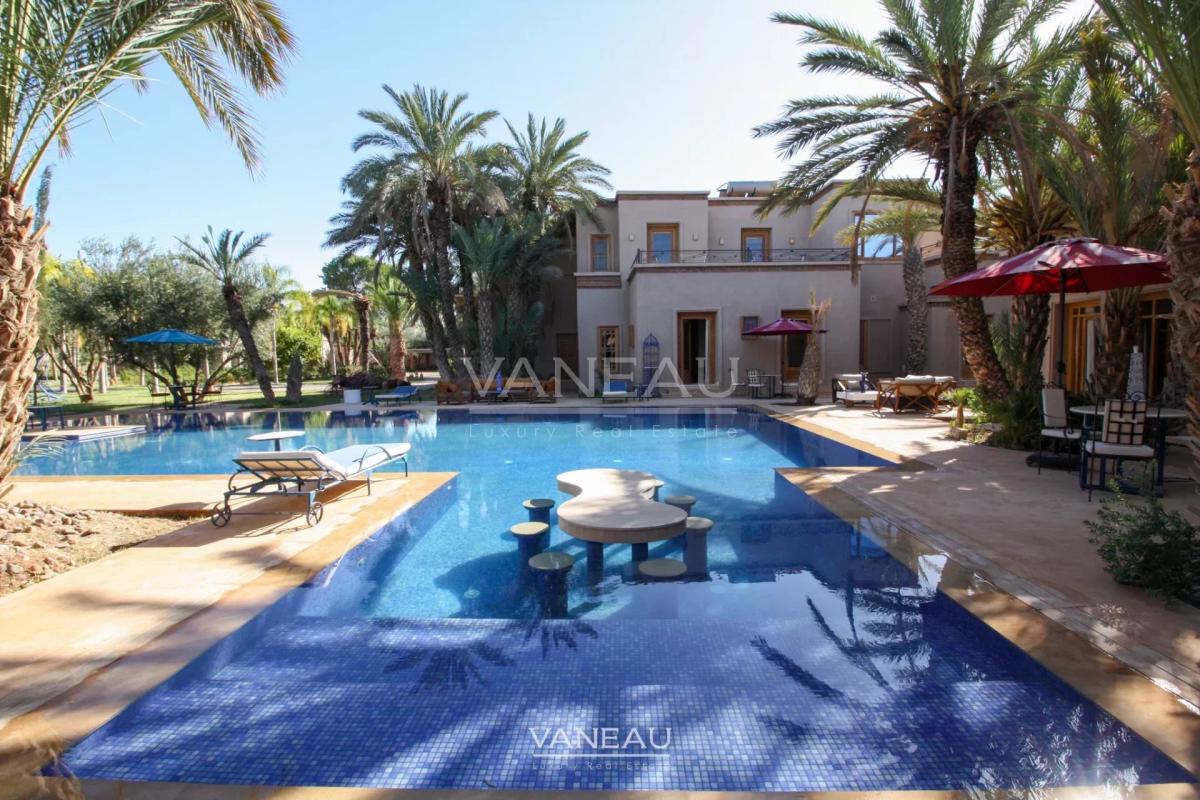 VILLA ARABO-ANDALOUS À VENDRE DANS LA PALMERAIE DE MARRAKECH