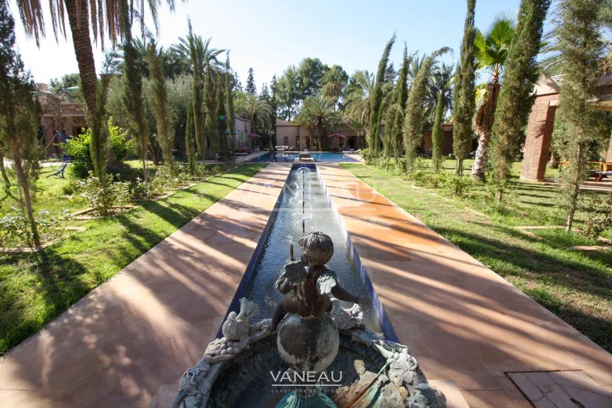 VILLA ARABO-ANDALOUS À VENDRE DANS LA PALMERAIE DE MARRAKECH