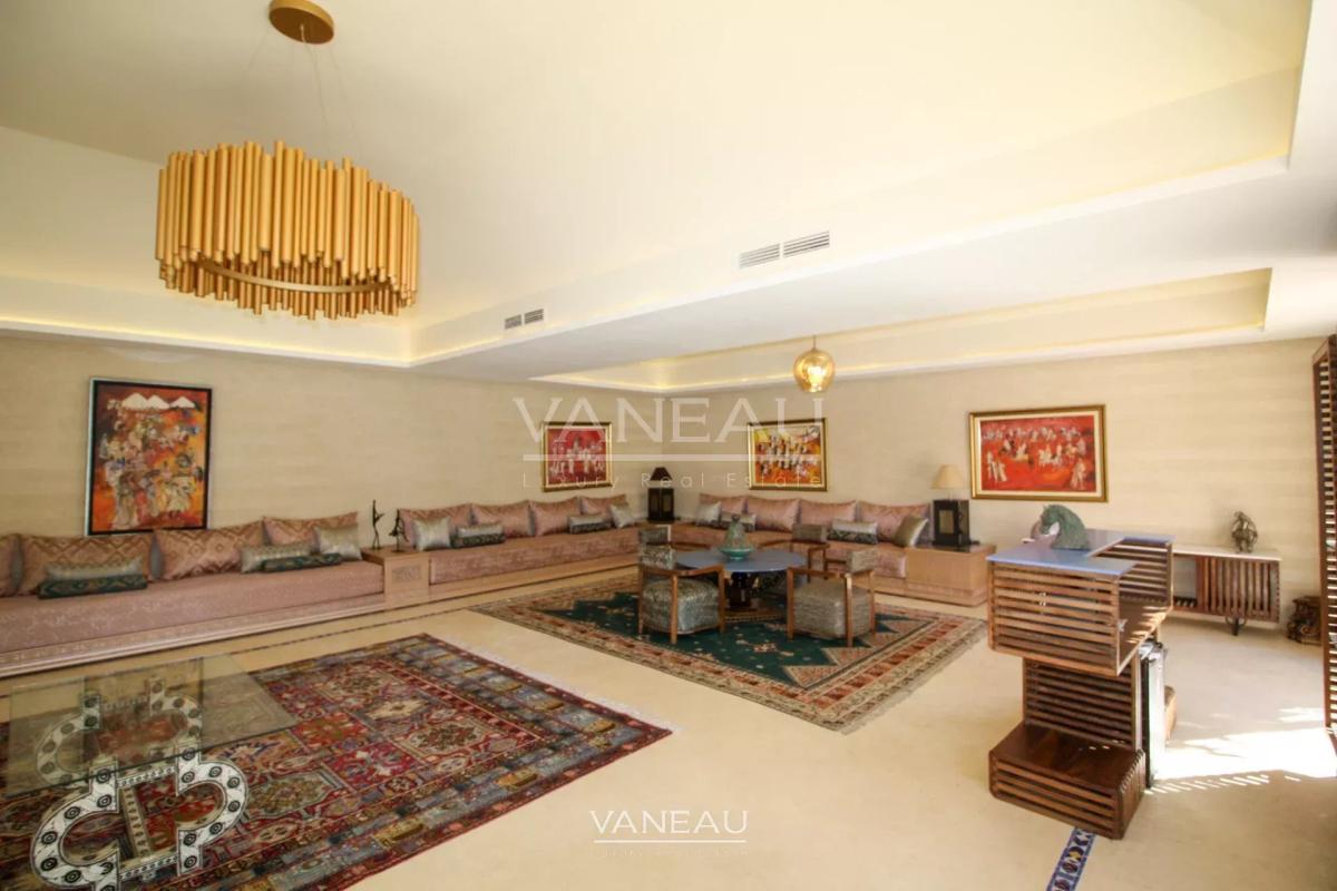 VILLA ARABO-ANDALOUS À VENDRE DANS LA PALMERAIE DE MARRAKECH
