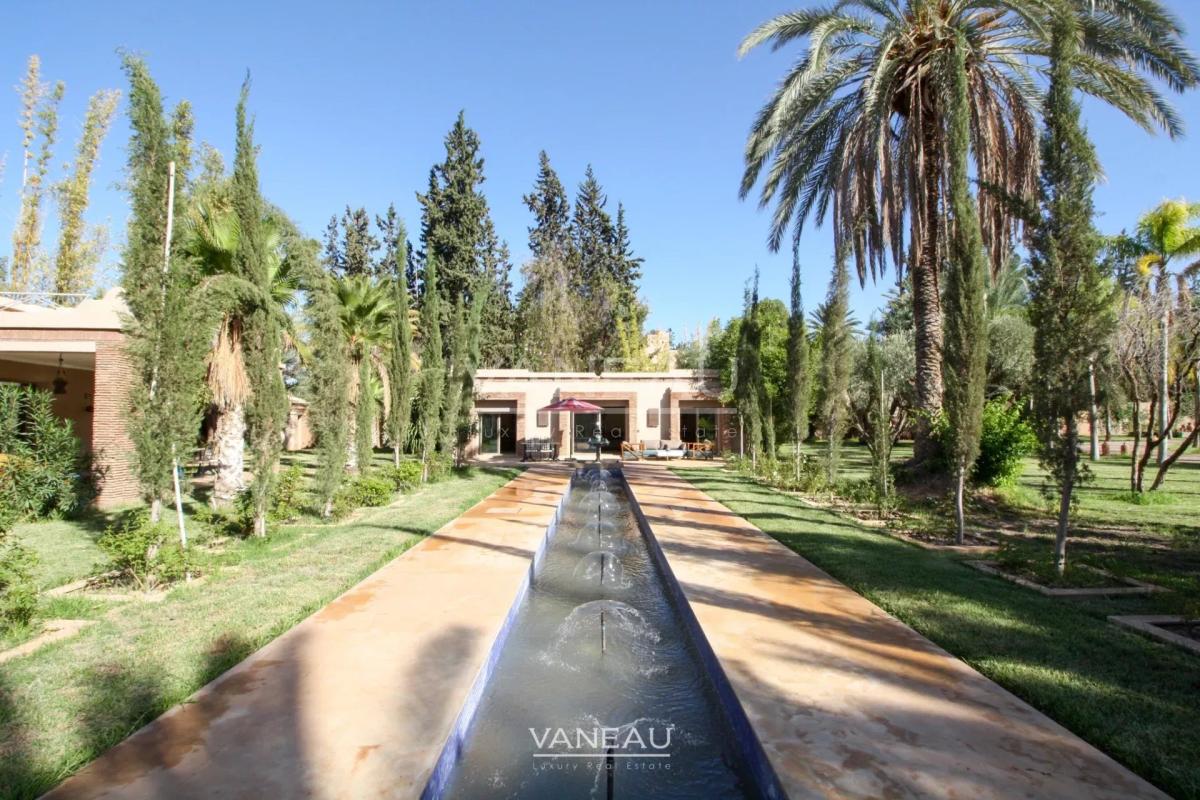 VILLA ARABO-ANDALOUS À VENDRE DANS LA PALMERAIE DE MARRAKECH