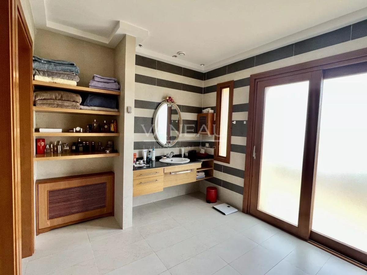 Superbe Villa Contemporaine Front de Golf