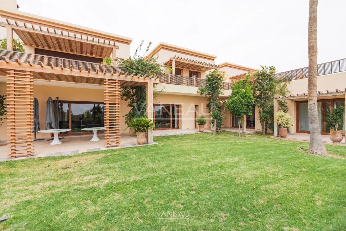 Superbe Villa Contemporaine Front de Golf