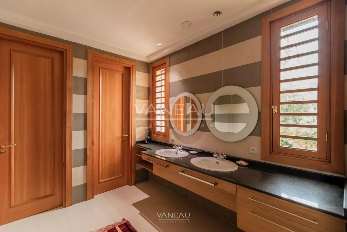 Superbe Villa Contemporaine Front de Golf