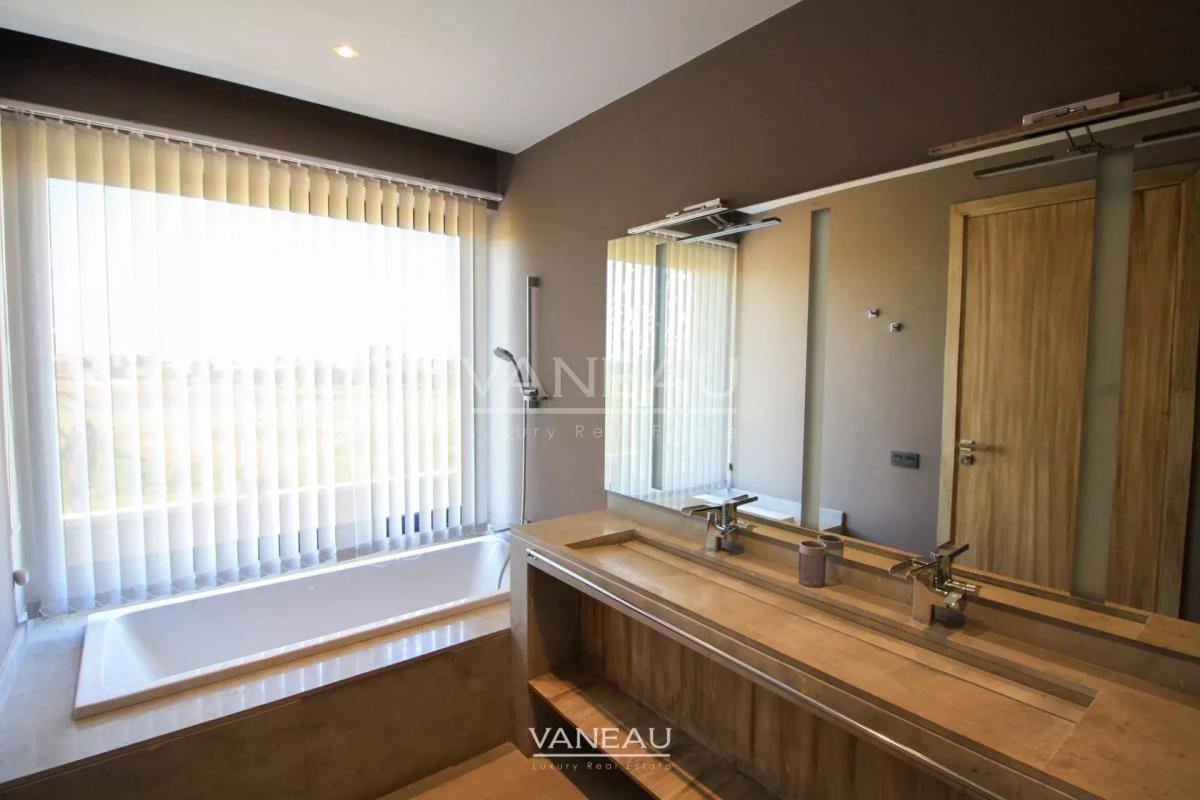 VENTE MAGNIFIQUE VILLA CONTEMPORAINE SUR GOLF