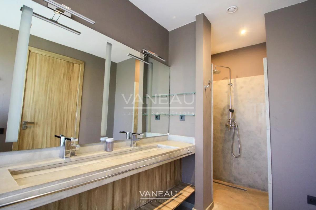 VENTE MAGNIFIQUE VILLA CONTEMPORAINE SUR GOLF
