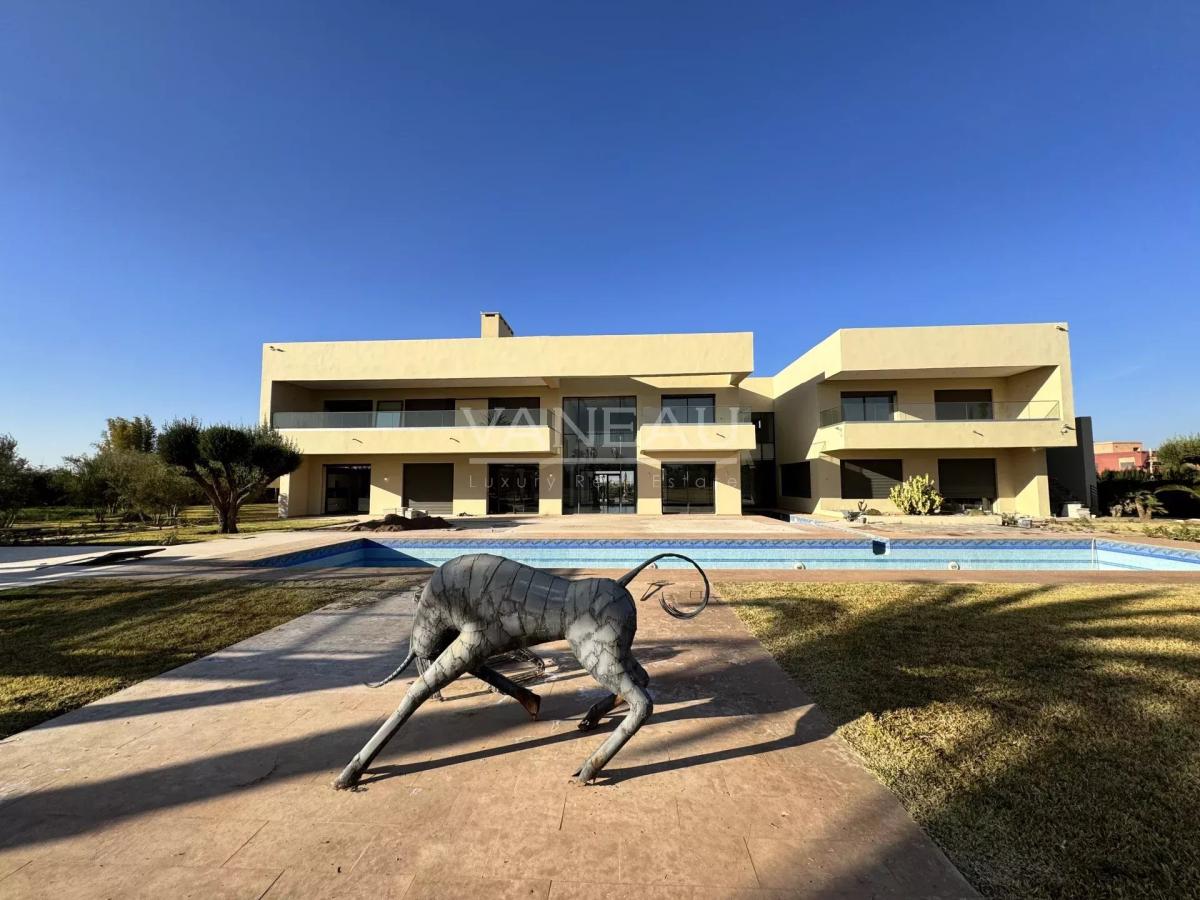 VENTE VILLA NEUVE SUR 2 HECTARES A SEULEMENT 15 MINUTES DE MARRA