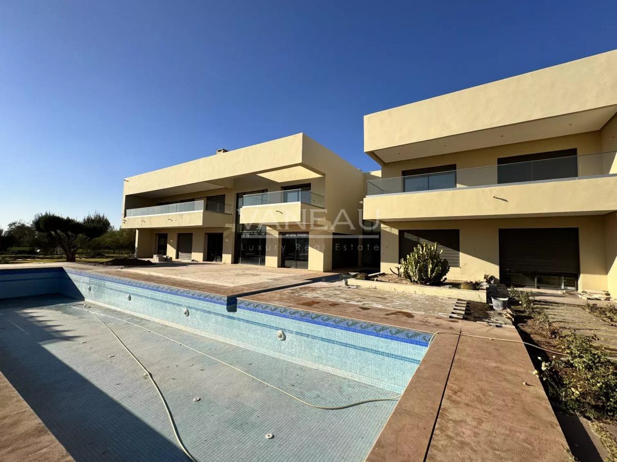 VENTE VILLA NEUVE SUR 2 HECTARES A SEULEMENT 15 MINUTES DE MARRA