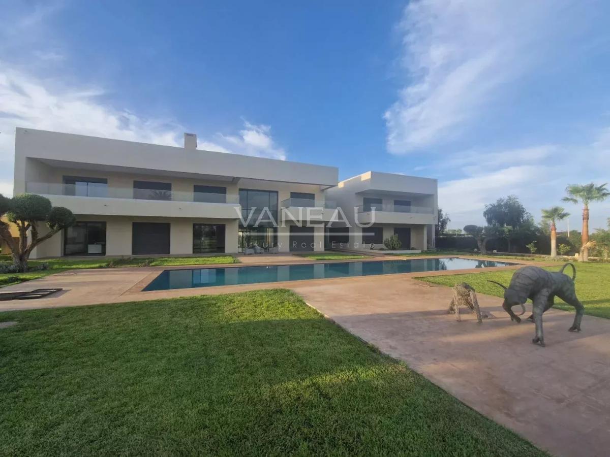 VENTE VILLA NEUVE SUR 2 HECTARES A SEULEMENT 15 MINUTES DE MARRA