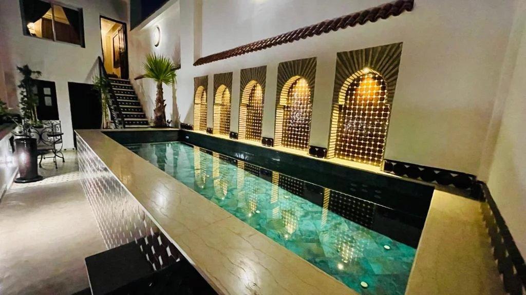 Marrakech maison d'hôtes de 7 chambres piscine sur la terrasse