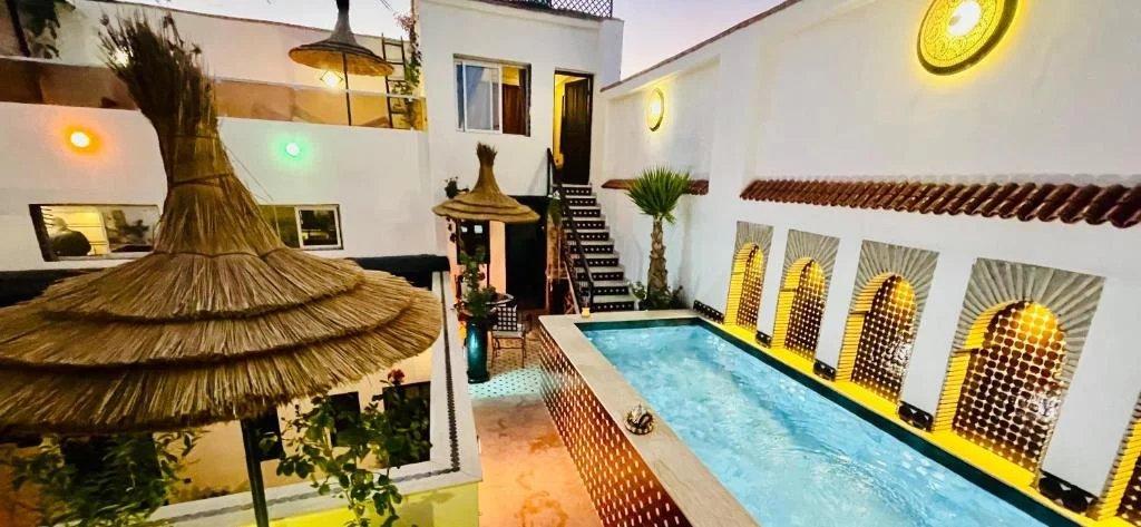Marrakech maison d'hôtes de 7 chambres piscine sur la terrasse